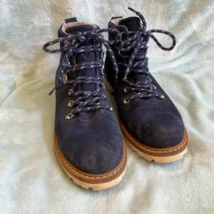 Navy blue Toms boots